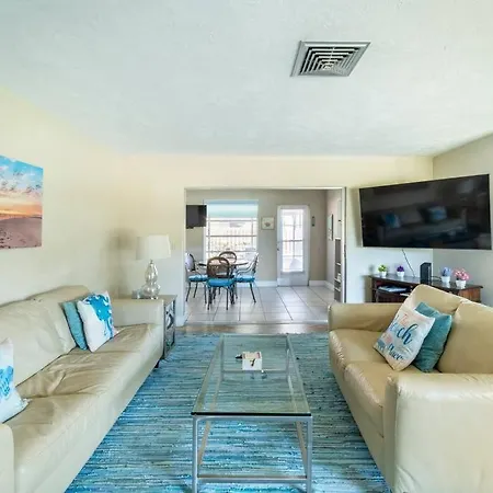 Sunny Cottage With Lanai And Garage, Only 4 Miles From Siesta Key